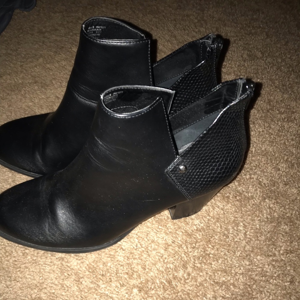 Black ankle boots with heel